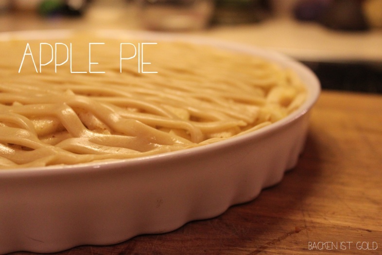 Amerikanisches apple pie Rezept  Deutsch Übersetzt. Das orginal ohne Ei und mit Zimt. Ein einfacher Nachtisch für das Silvesteressen.